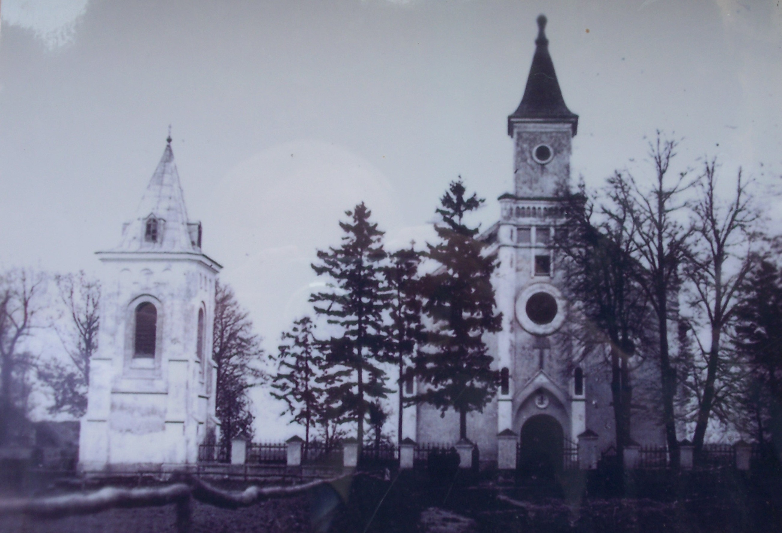 Stary kościół w Waniewie